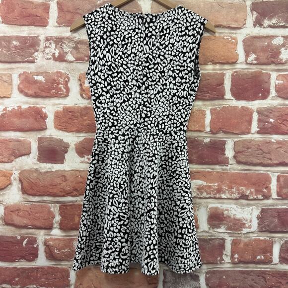 Guess Dress Women's XS Black White Textured Abstract Fit Flare Zip Up - Picture 2 of 8